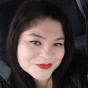 Meet your Posher, Raquel